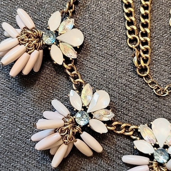 Lavender gray blue statement necklace - Picture 6 of 6